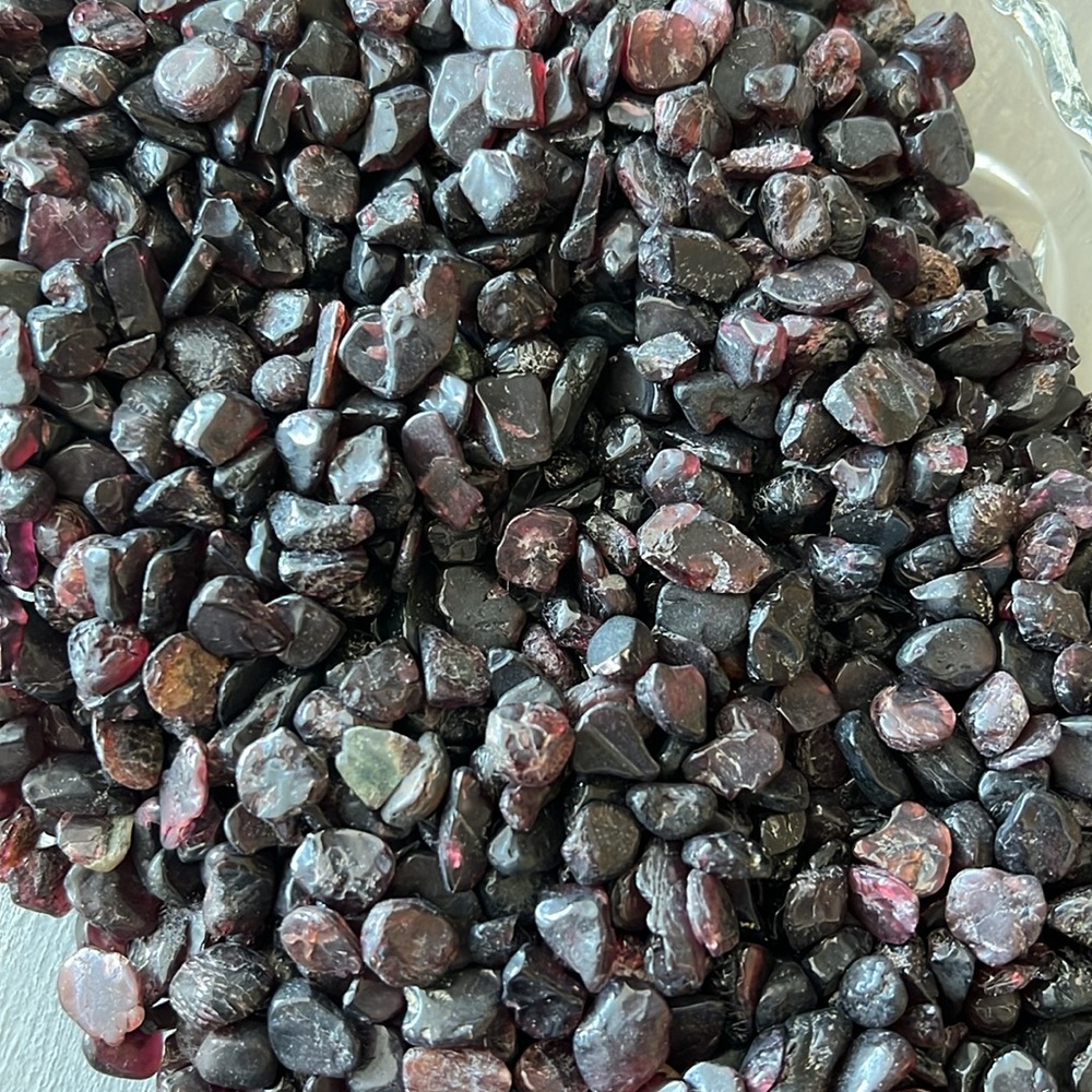 Garnet chips in jar - Picture 4 of 4